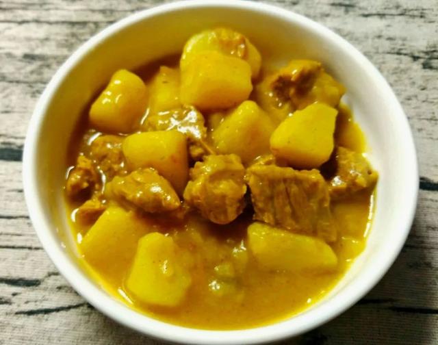 咖喱是什么东西，咖喱粉是用什么材料做成的（印度人为啥那么喜欢吃咖喱）