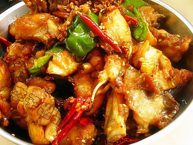 爆炒重庆辣子鸡，重庆美食辣子鸡（来份家常爆炒辣子鸡）