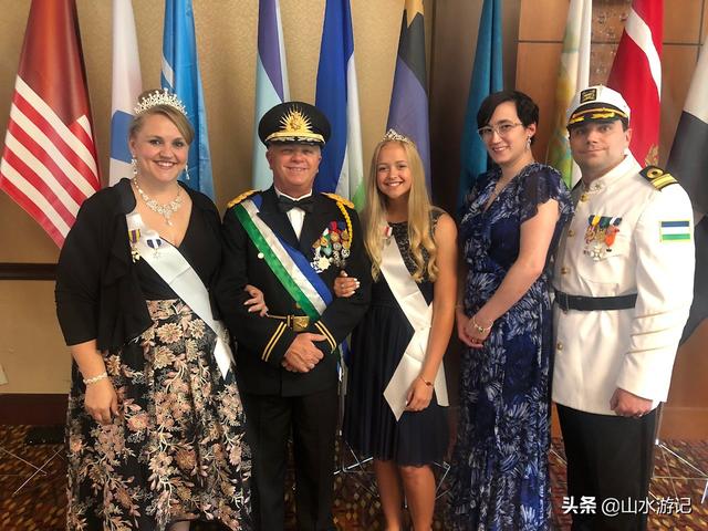 纸牌国中的鸟是什么鸟，纸牌国讲的是什么鸟（美国也有个“国中之国”）