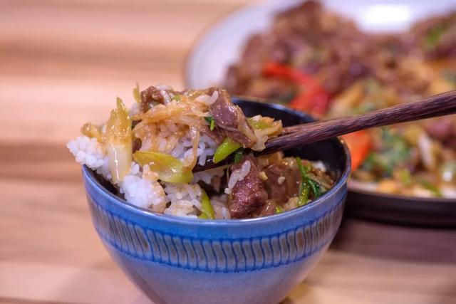 葱烧海参三种家常做法分享，葱烧海参的做法最正宗的做法（国家葱油地理：葱油）