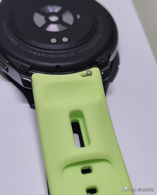 适合年轻人的手表潮牌 ，年轻潮流手表品牌（真我手表T1开箱年轻人的潮牌手表应该怎么做）