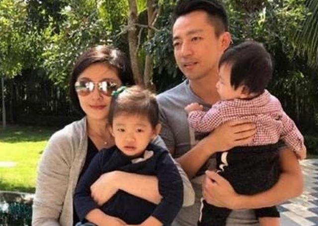 汪小菲父亲节晒与父亲合照，只字未提老婆孩子，老爸颜值堪称男神