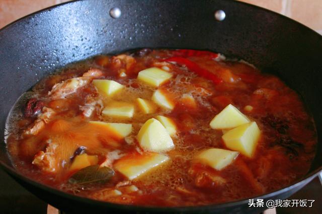 蜜汁猪脆骨家常做法，猪脆骨怎么炖好吃（老公孩子比平时多添一碗饭）