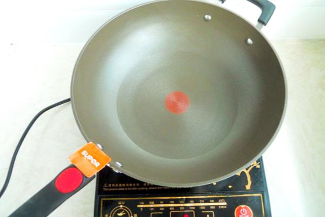 薄到透光烤鸭卷饼的做法，十一小长假必吃的烤鸭卷饼