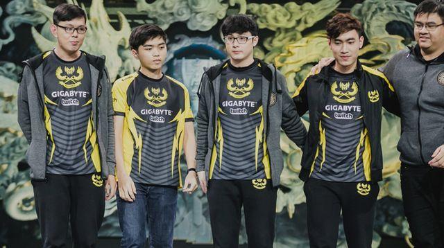 周杰伦英雄联盟战队比赛，FPX撞车周杰伦战队