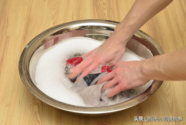 花露水的作用，花露水对跳蚤有作用吗（网友：看完涨知识了）