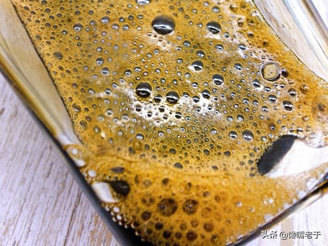 红烧酱油是生抽还是老抽，六月鲜红烧酱油是生抽还是老抽（“抽”指的是啥意思）