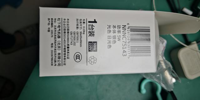 筒灯怎么拆下来，家里的筒灯坏了怎么取下来（LED筒灯NNNC75143）