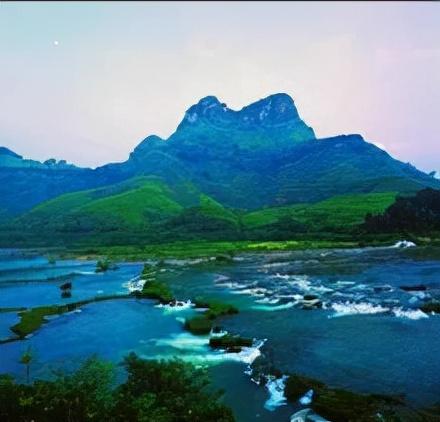 绚丽多彩的拼音，绚丽多彩的拼音怎么写（语文知识：描写颜色的词）