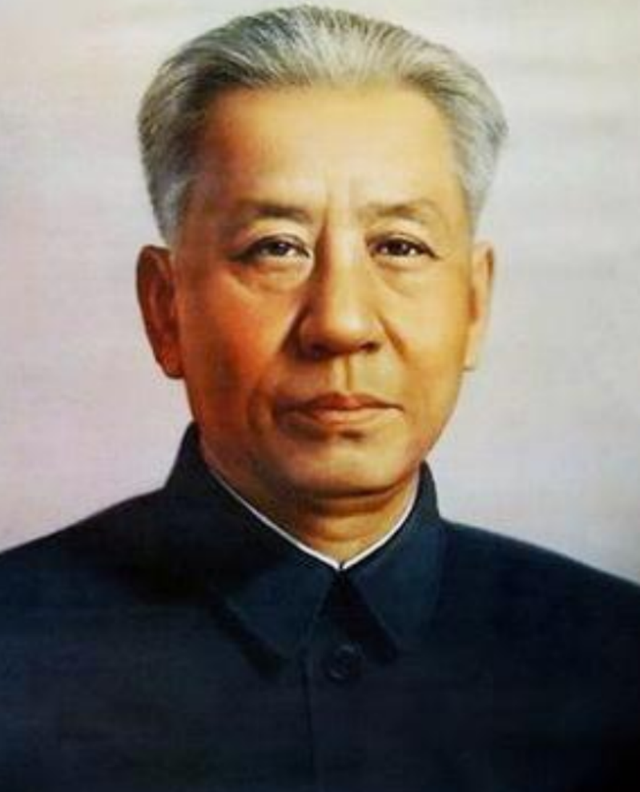 1954年，中央要给毛主席授大元帅军衔，主席：大元帅？你靠边站吧