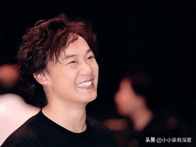 李克勤 - 再见演奏厅歌词是什么，李克勤红日原唱（李克勤老婆不仅低调）