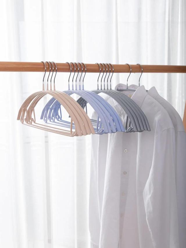 装被子用收纳袋好还是收纳箱好，装被子的收纳袋什么材质的好（再多衣服都不愁）