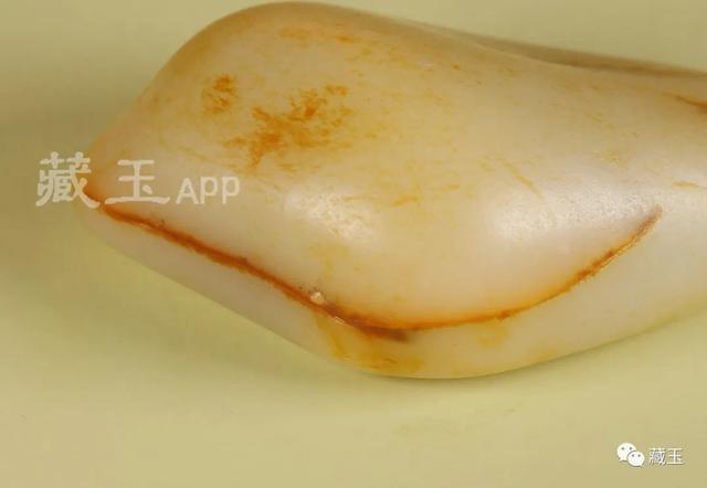 和田玉籽料小知识，看籽料表面的这些特征就明白了