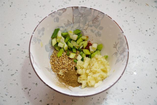 贡菜是什么菜做的，贡菜到底是什么菜（碰上这菜我从不放过）