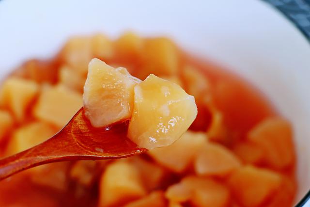 如何熬制苹果山楂红枣汤，苹果山楂红枣汤怎么做（酸甜可口助消化）