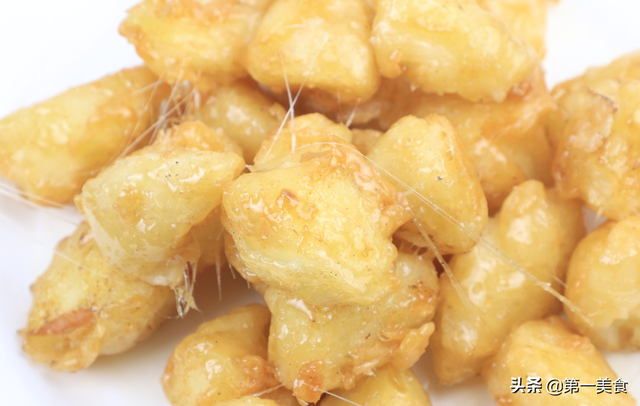 如何制作拔丝苹果，如何制作拔丝苹果的过程（学会以后做出解腻好吃的拔丝苹果）