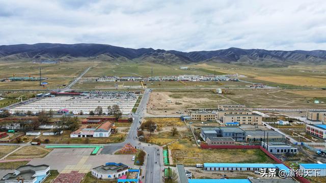 自驾游青海湖，自驾游青海湖视频（雪山、草甸、湖泊尽收眼底）