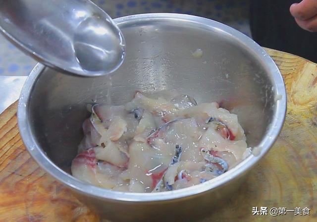 麻辣水煮鱼片最正宗的做法，厨师长教你做水煮麻辣鱼片