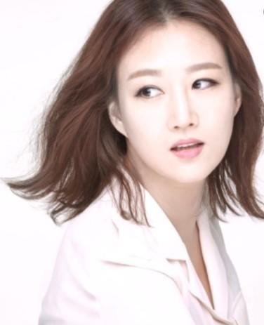 初恋张润贞歌词，喜欢你原唱黄家驹（娱乐圈中光彩照人的明星们和他们身后贪得无厌的家人们）