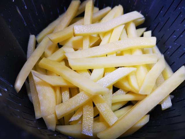 炸薯条怎么做才又香又脆，怎么炸出又香又脆的薯条（和肯德基的一样好吃）