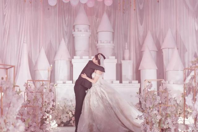 婚礼的服务流程，婚礼服务的具体流程（婚礼当天超全流程时间表）