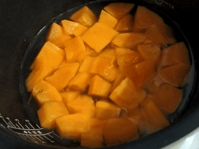 木瓜炖牛奶的做法，适合冬天喝的甜品