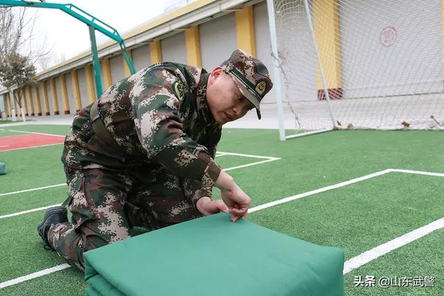 叠军被有什么简单的小妙招，叠出这样的“好军被”总共需要几步