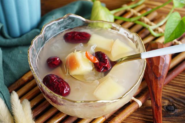 苹果胶怎么吃，苹果胶怎么吃好吃（苹果和红枣是绝配）