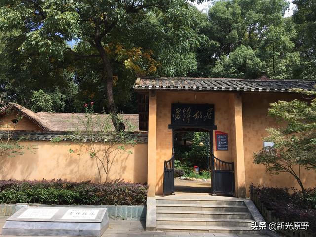 关于雷锋的句子，关于雷锋的句子有哪些（2019诗颂雷锋----谷新光）
