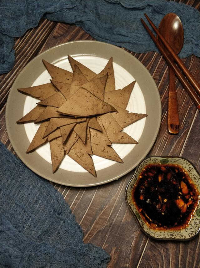 卤猪肝怎么炒，卤猪肝怎么炒好吃法窍门（好吃的关键就在于清洗方法和火候）