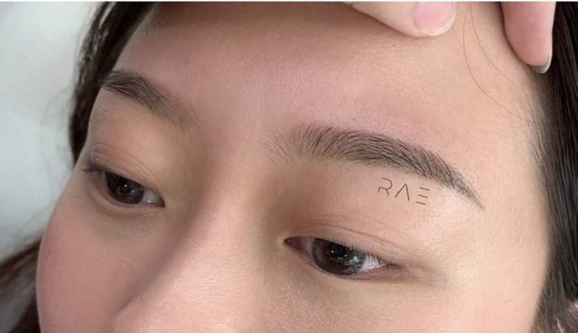 仿真眉和雾眉哪个持久，仿真眉和雾眉哪个自然（一文了解雾眉、丝雾眉、线条眉、植眉）