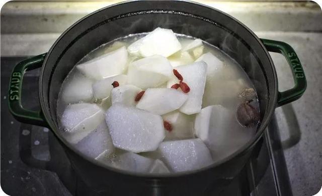 白萝卜水怎么煮，煮白萝卜水是治什么的（广东人用白萝卜做汤）