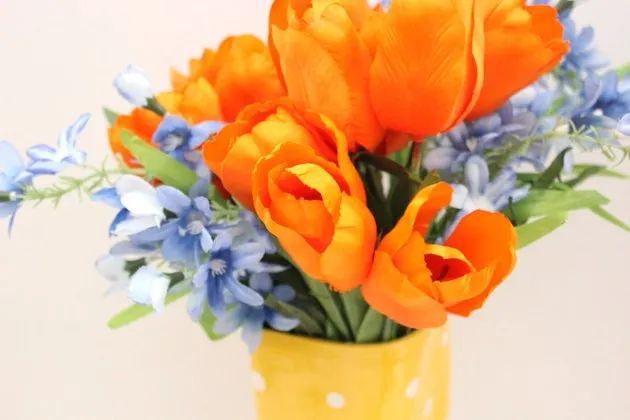 老式花束插花泥教程，老式花束插花泥教程图解（在旧鞋里插花）