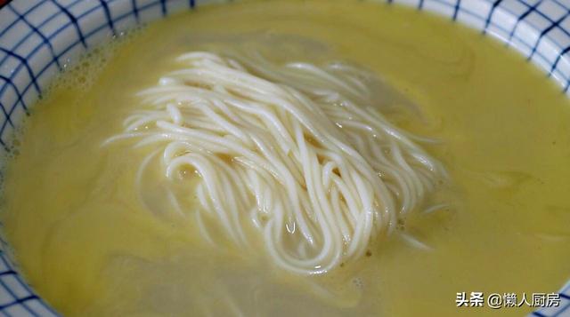 正宗的鱼汤面怎么做，鱼汤面怎么做（教你做一碗热气腾腾的鱼汤面）