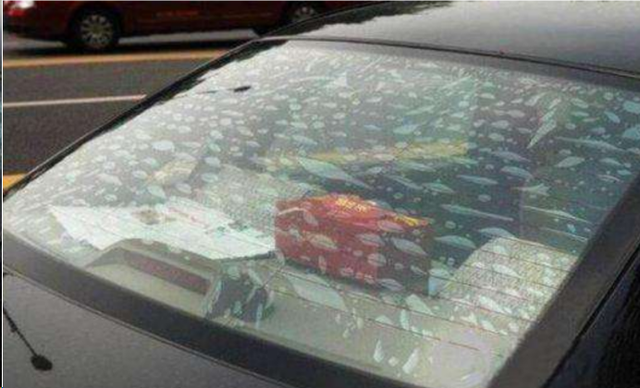 贴膜怎么贴才能没气泡，手机贴膜怎么贴才没有气泡（只要学会这两招）