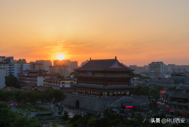 西安鼓楼的由来，西安鼓楼的由来和典故（《长安十二时辰》带火了鼓楼）