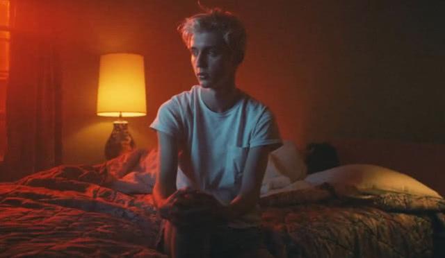 戳爷和布布的吻照，戳爷男友雅各布（戳爷这首“天籁”在校园疯传）