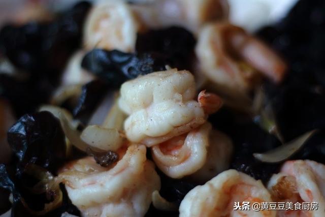 虾仁爆炒木耳做法，虾仁爆炒木耳做法视频（黑木耳炒虾仁）
