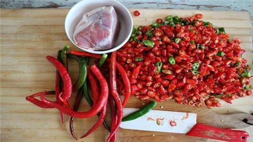 辣椒辣手怎么办，辣椒弄手上怎么解辣（切辣椒后手很辣怎么办）