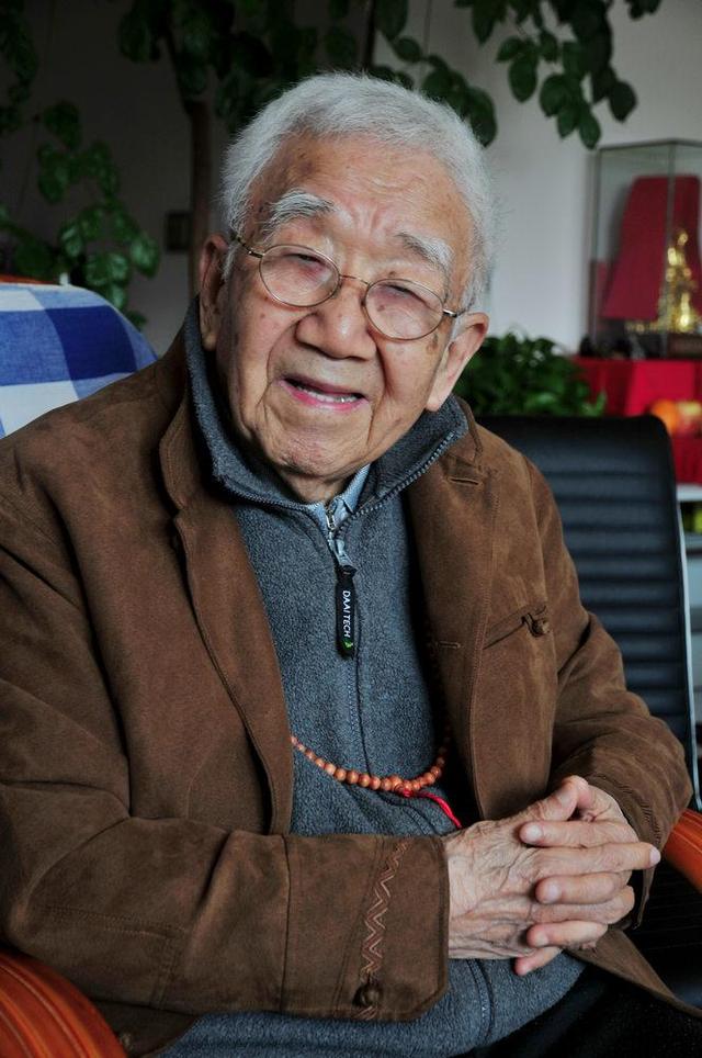 台湾作家，只花了五分钟就写出了《甜蜜蜜》（台湾作家林清玄）