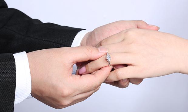 礼金和彩礼区别，订婚礼金和结婚彩礼的区别