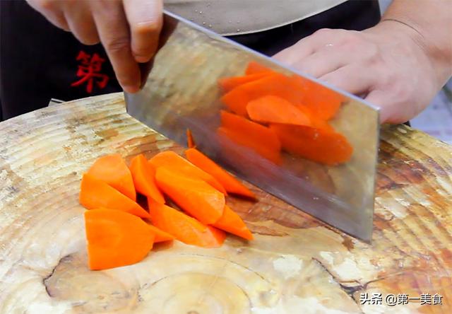 炖牛腩正宗做法，土豆炖牛腩的正宗做法（厨师长分享土豆炖牛腩的做法和技巧）