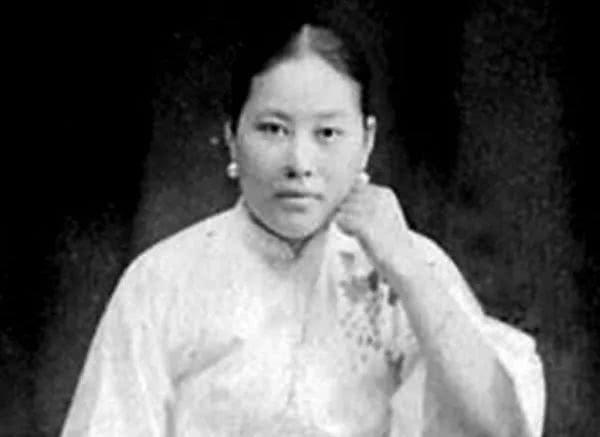 宫二原型，东宫公主原型（20岁的她父亲被杀）