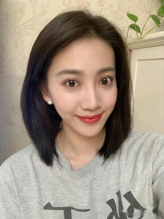 方脸适合短发吗，方脸适合什么发型女短发（夏季来一个清爽“短发”）