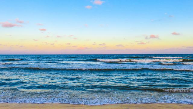 全日潮是怎么形成的，什么是全日潮（大量涌向岸边的海水）