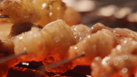 烧烤的短语心情说说，烧烤说说个性短句（最世俗的生活与最深沉的热爱）