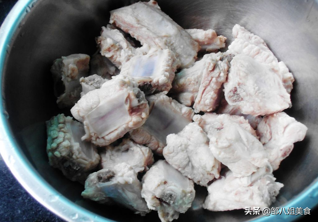 清炖排骨怎么炖，清炖排骨怎么炖才好吃呢又嫩又香呢视频（炖好后肉不发柴）