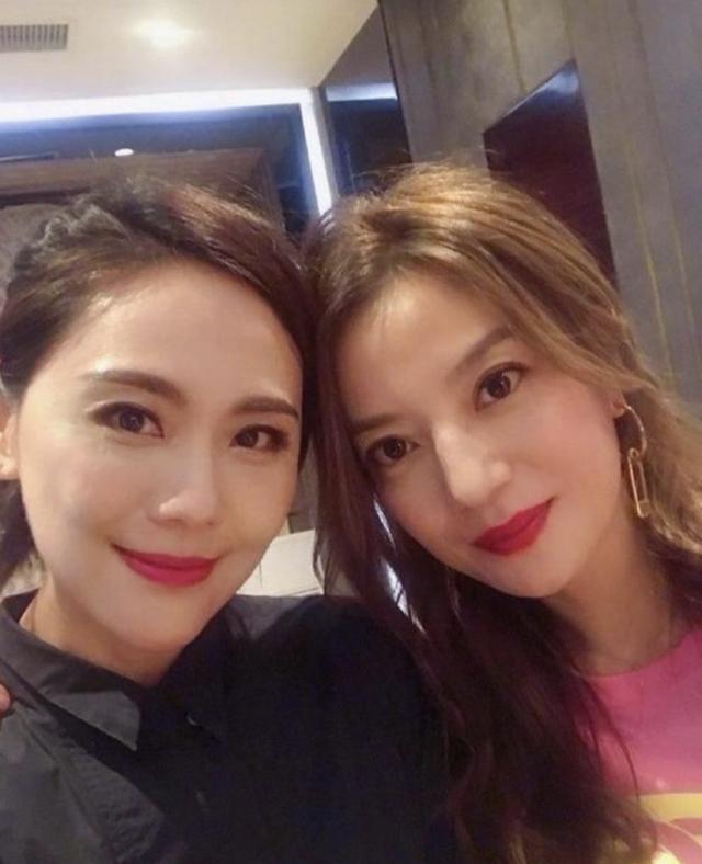 柳红扮演者陈莹晒美照，黄发抢眼颜值胜过林心如