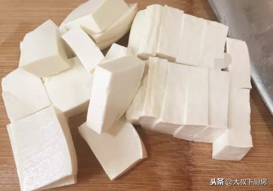 昂刺鱼炖豆腐的配方，大叔家的下饭菜：昂刺鱼炖豆腐
