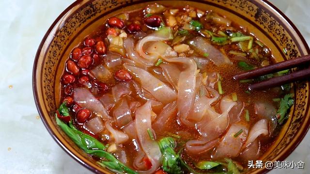 土豆粉怎么做好吃，土豆粉怎么做既简单又好吃（原来在家自制土豆粉这么简单）